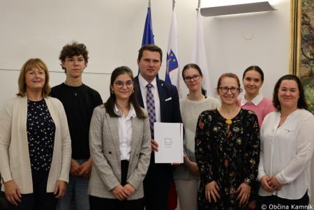 Poročilo dijakov Gimnazije in srednje šole Rudolfa Maistra Kamnik o udeležbi na Mladinskem parlamentu Alpske konvencije (13)